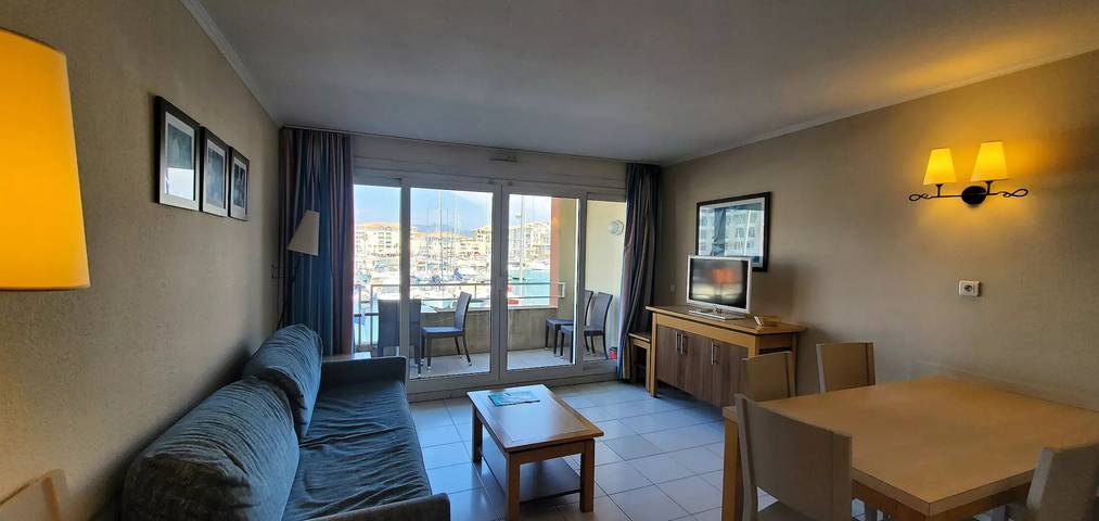 Gîte pour 6 personnes, avec piscine et balcon, animaux acceptés dans Plage du Port Fréjus - 2