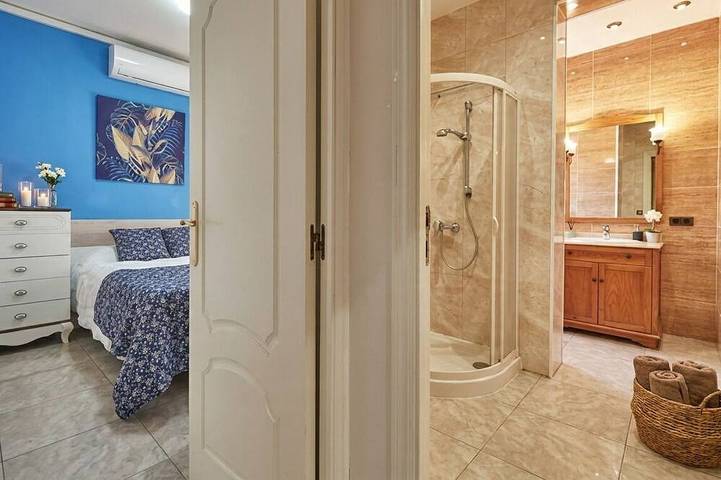 Villa Sitges Sol  15 minutes drive from Sitges. A/C. Xxl swimming pool. 12 p. in Sitges, Garraf
