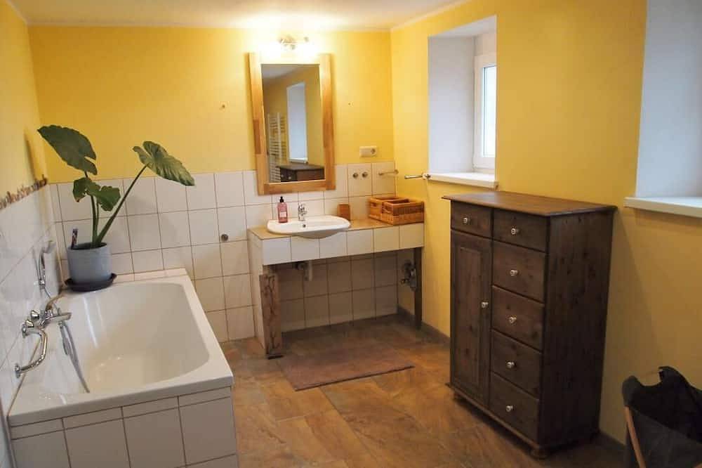Ganze Wohnung, Fewo im Bauernhaus mit idyllischem Innenhof und Naturgarten in Mesekenhagen, Vorpommern Greifswald