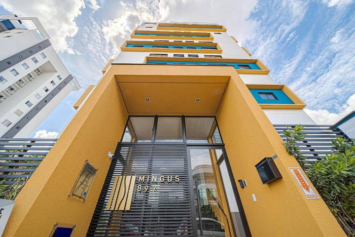 Casas e apartamentos de temporada para 4 pessoas, com jardim e piscina e ainda terraço em Joinville 