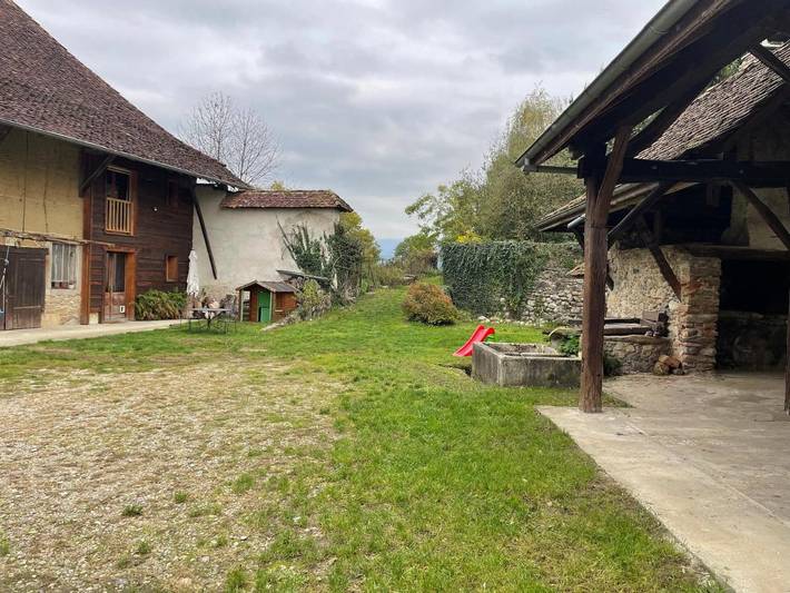 Gîte pour 4 personnes, avec Terrasse et Jardin à Pressins