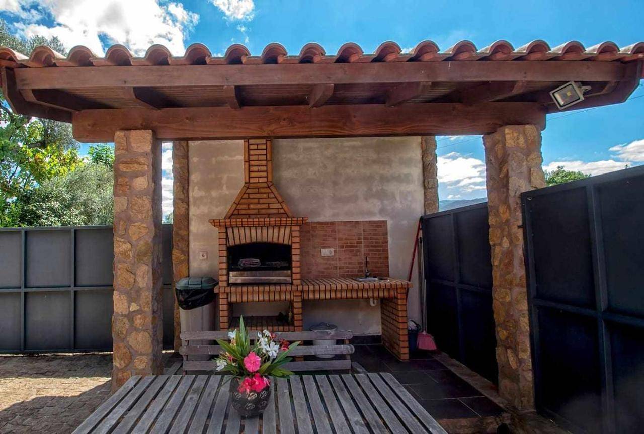 Casa das Vinhas (Camélias de Basto-Turismo Rural) in Codeçoso, Distrito de Braga