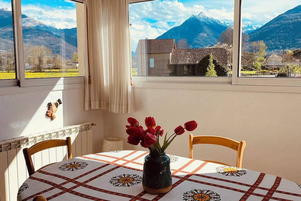 Appartement entier, Vue 360 sur les Pyrénées: Nature, Vélo et Confort in Argelès-Gazost, Pyrénées