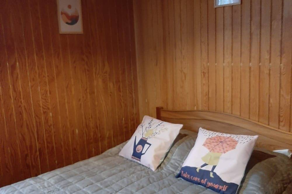 Chalet Le Temps Des Settons Vue Sur Le Lac in Montsauche-les-Settons, Lac des Settons