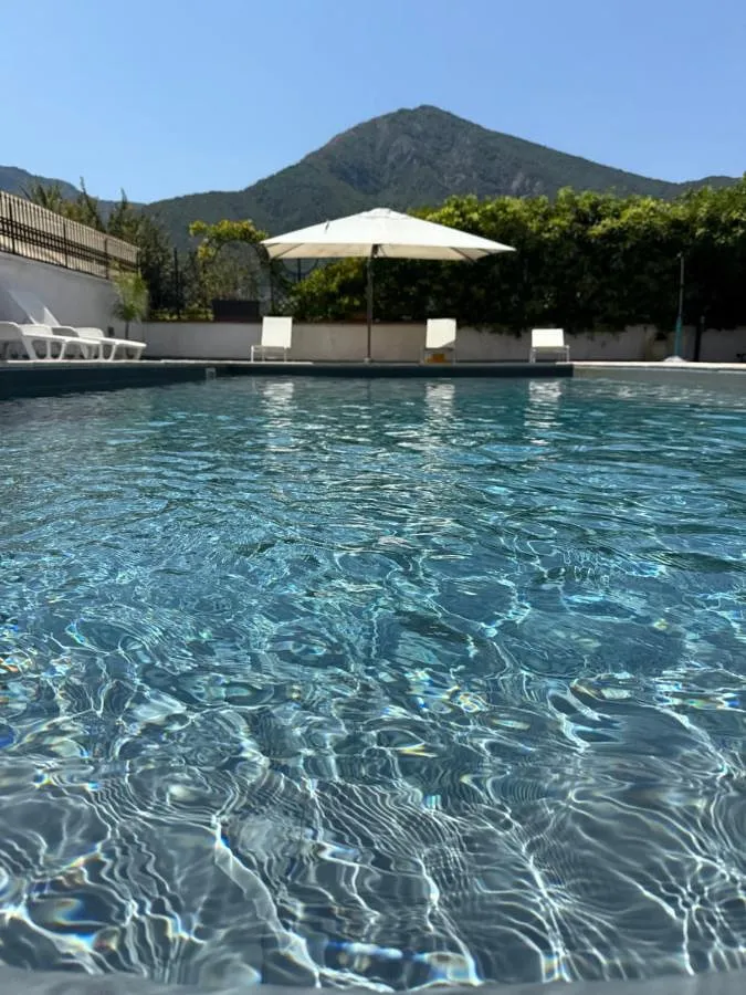 Albergo a gestione familiare per 3 persone, con piscina e panorama nonché giardino, con animali domestici - 1