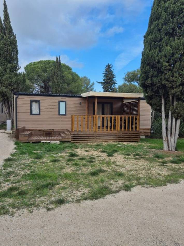 Camping pour 6 personnes, avec bassin pour enfant et jardin dans les Bouches-du-Rhône