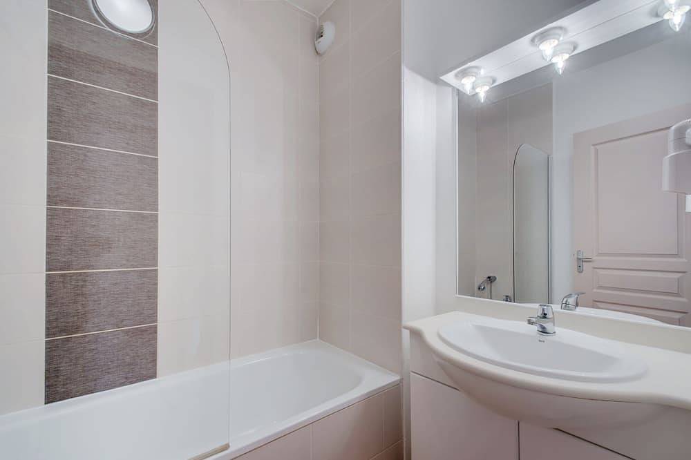 Appartement entier, Maison Cosy + Piscine Extérieure Chauffée in Colombiers, Côte d'Améthyste