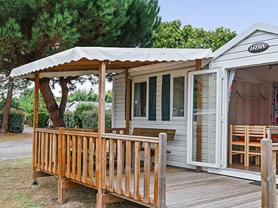 Camping Domaine des Iscles - Mobilhome 6 personas - Clásico | 3 Dormitorios | 6 Pers. | Terraza elevada in La Roque-d'Anthéron, Region de Aix-en-Provence