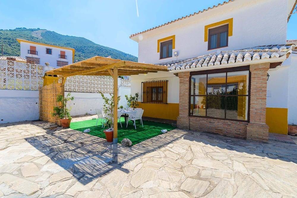 Casa Patio de los Naranjos con Terraza y Piscina in Alcaucín, Provincia de Málaga