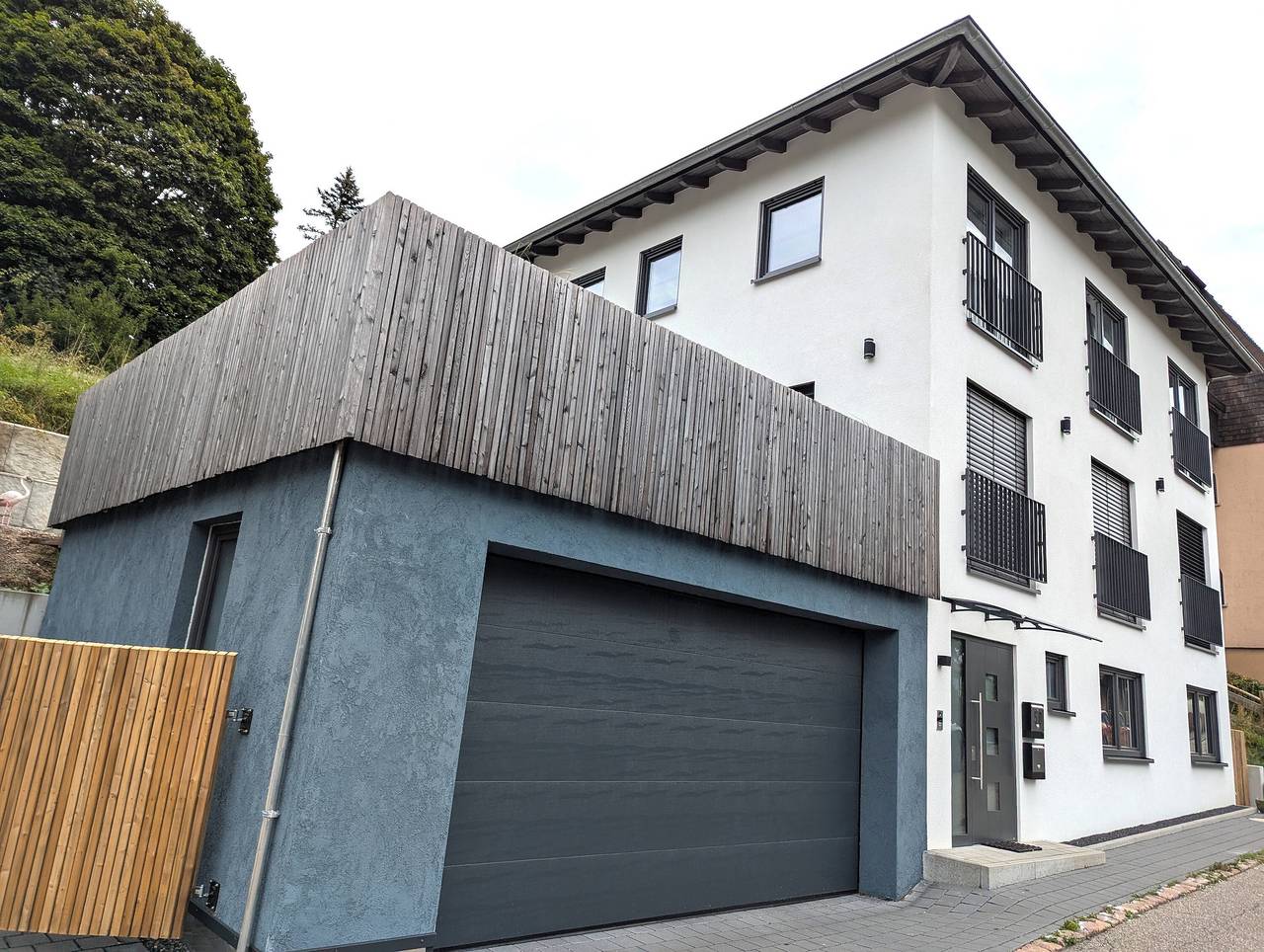 Ganze Wohnung, Ferienwohnung 'Schiller's Urban Escape' mit Bergblick, privater Terrasse und Wi-Fi in Freudenstadt, Mittlerer Schwarzwald