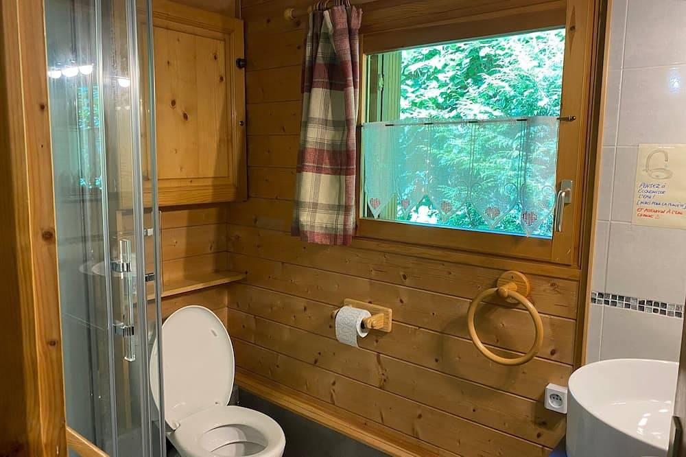 Chalet \"6p - Le Cocon Des Neiges\": Mountain View, Shared Terrace & Wi-Fi in Verchaix, Bonneville region