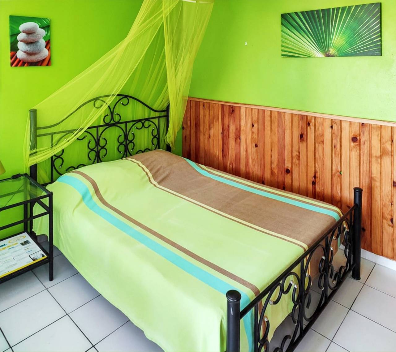 Entire studio, Cosy Studio with Sea View in Marigot - 30 sqm + Garden. in Vieux-Habitants, Guadeloupe (Caribbean)
