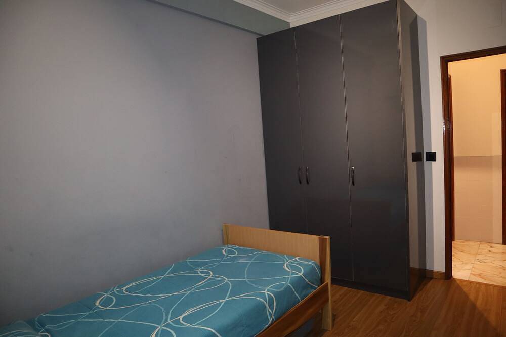 Ganze Wohnung, Modern and cozy apartment! 8 minutes from the airport in Camarate, Unhos e Apelação, Costa de Lisboa