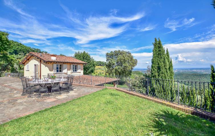 Ferienhaus für 10 Personen, mit Garten und Pool in Lucca