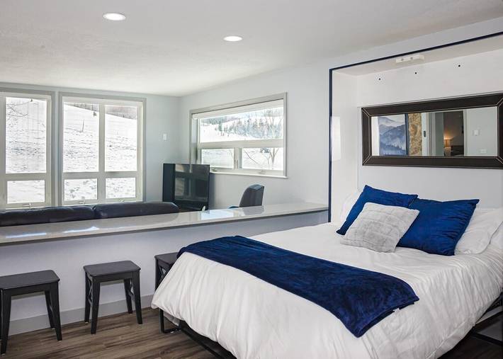 Gîte pour 10 personnes, avec jacuzzi ainsi que piscine et balcon à Granby