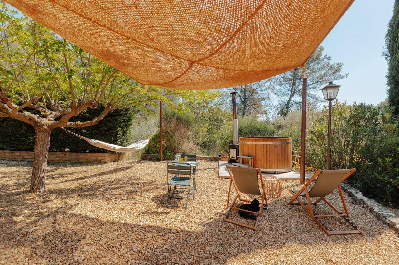 Cabanon Tihou Bain nordique & piscine refuge romantique en Provence in Le Beausset, Côte méditerranéenne (France)
