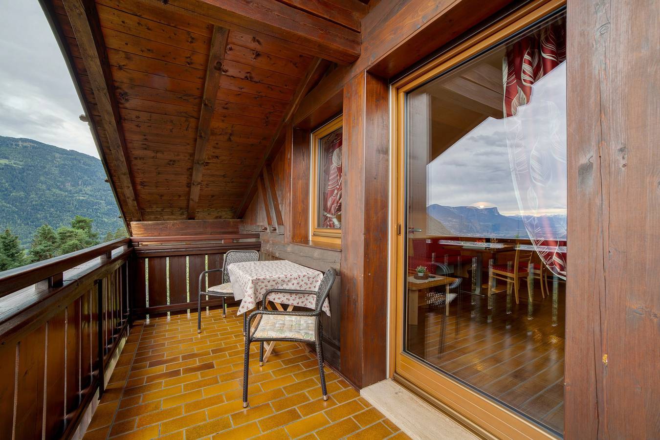 Appartamento intero, Appartamento 'Oberötzbauer Edelweiss' con vista sulle montagne, giardino in comune e Wi-Fi in Comune di Tirolo, Gruppo Tessa