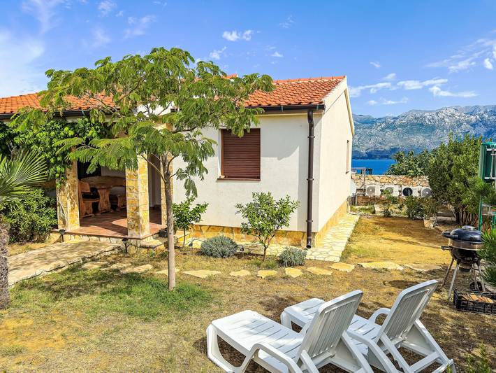 Ferienhaus für 4 Personen, mit Garten in Razanac