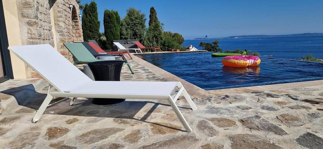 Location de vacances pour 10 personnes, avec jardin ainsi que piscine et vue dans Plage d'Aiguebelle - 2