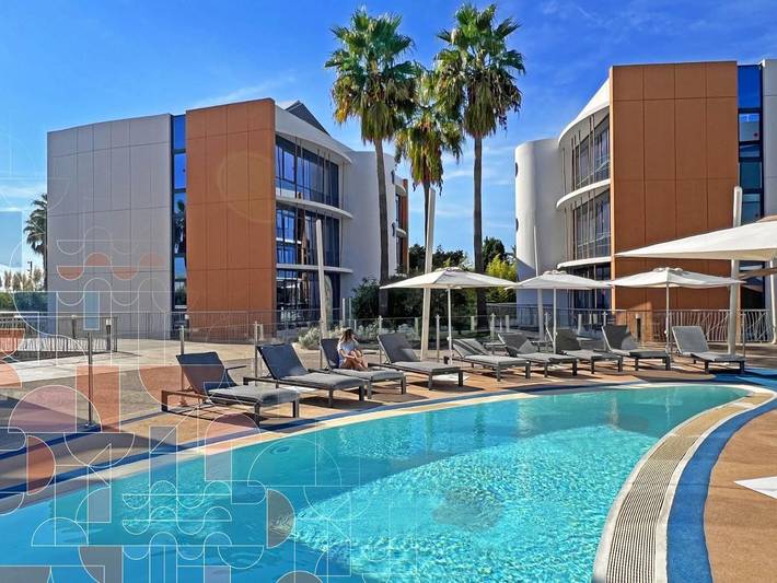 Hôtel pour 2 personnes, avec Terrasse ainsi que Piscine et Vue dans Marineland (Juan-les-Pins)