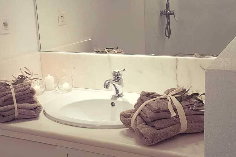 Appartement entier, Appartement dans demeure moyenâgeuse avec piscine in Sartène, Arrondissement de Sartène