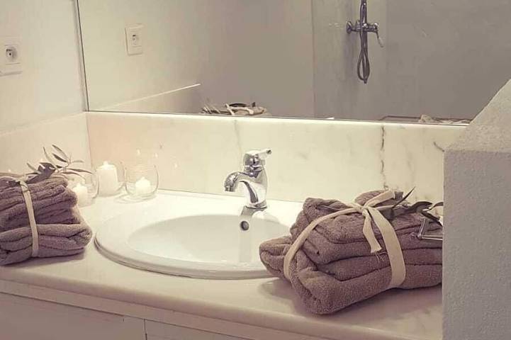 Gîte pour 5 personnes, avec jardin ainsi que terrasse et piscine, animaux acceptés à Sartène - 3