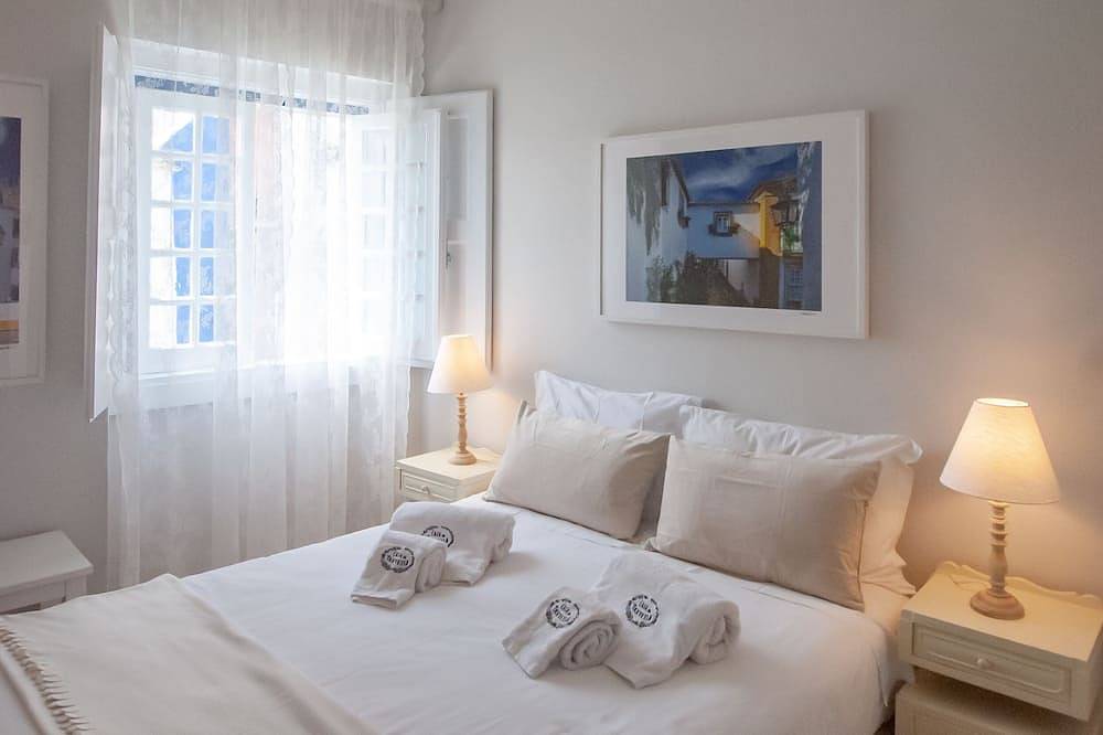 Verliefd huis binnen de muren van het kasteel van Óbidos in Óbidos, Leiria District