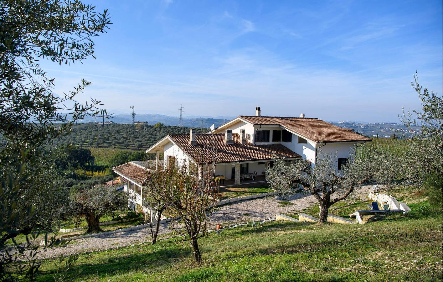 Appartamento intero, Accogliente appartamento con piscina e terrazza, vicino a Moscufo - 700m centro città in Moscufo, Provincia di Pescara