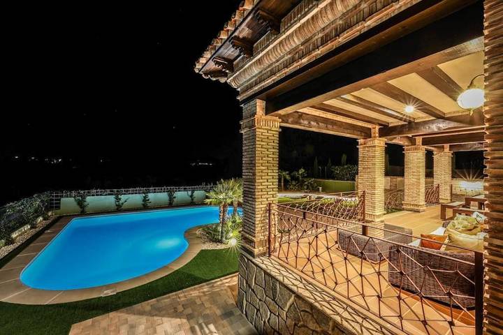 Casa rural para 12 personas, con piscina además de jardín y vistas, Se admiten mascotas en Layos - 3