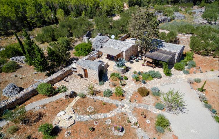 Ferienhaus für 4 Personen, mit Terrasse und Garten sowie Pool auf Hvar - 2