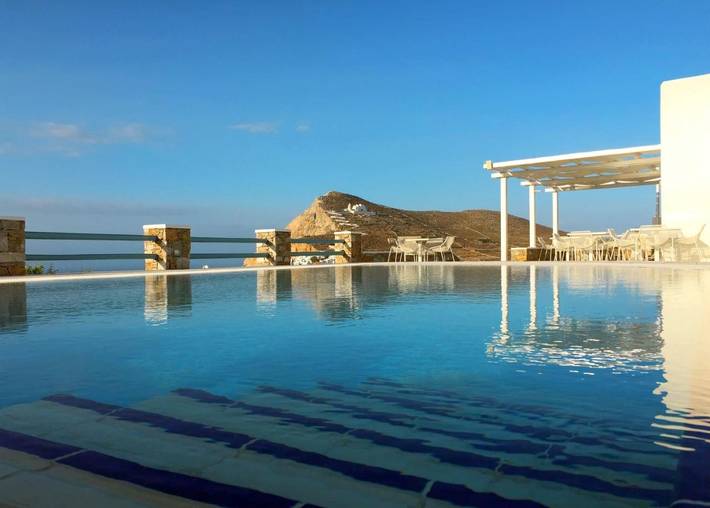 Appart’hôtel pour 2 personnes, avec Terrasse ainsi que Piscine et Vue