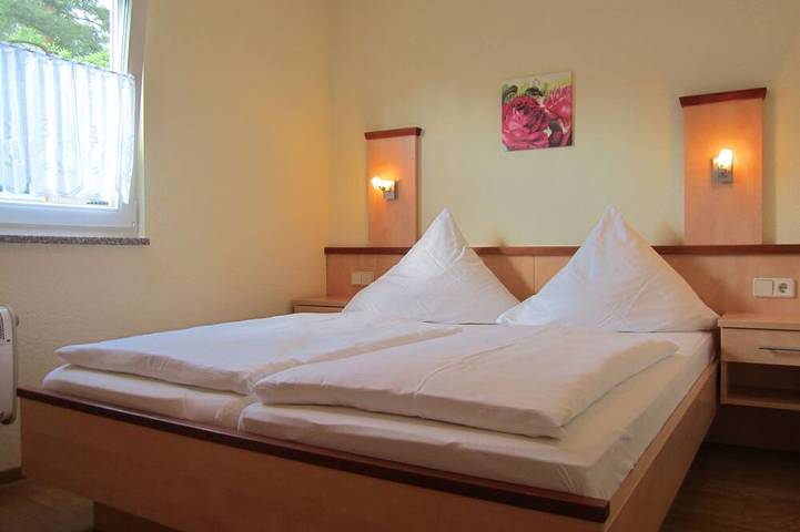 Ferienpark für 4 Personen, mit Pool und Garten sowie Terrasse, mit Haustier in Plau am See - 2