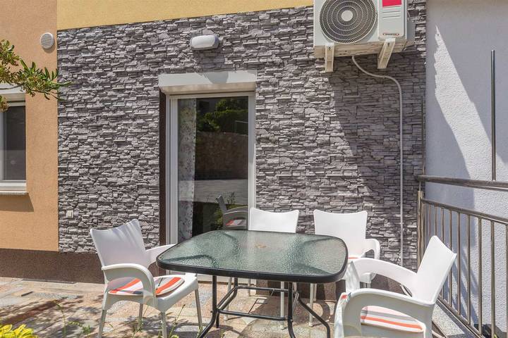 Studio für 3 Personen, mit Terrasse in Njivice