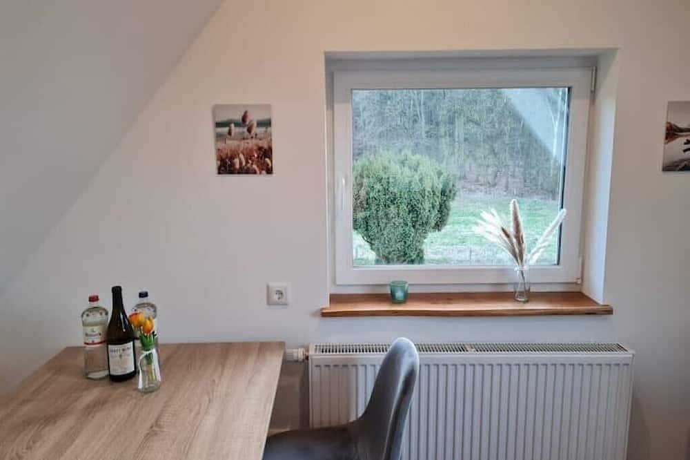 Ganze Wohnung, Dachgeschosswohnung - Erholung mit Waldblick in Mustin, Naturpark Lauenburgische Seen