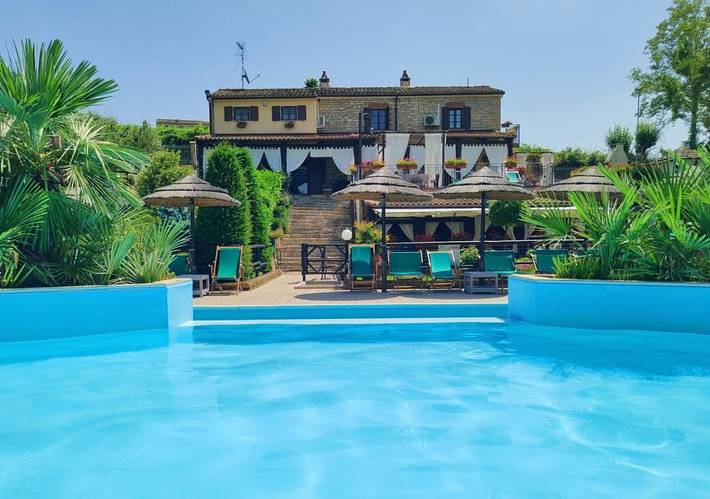 Agriturismo per 2 persone, con piscina e giardino nonché panorama in Pesaro-Urbino