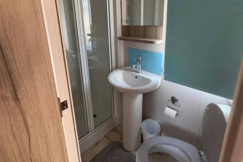 Billing Aquadrome 2-Bed Caravan, Sleeps 6, Parking in Northampton, Northamptonshire