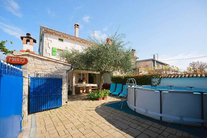 Ferienhaus für 5 Personen, mit Terrasse und Pool sowie Garten