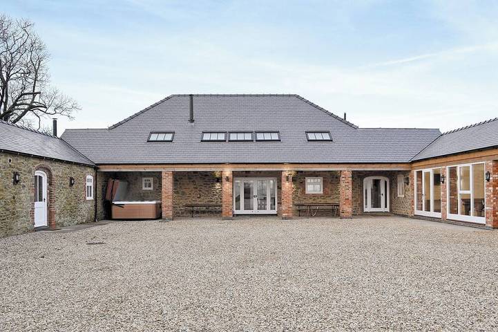 Cottage for 15 people, with hot tub and garden, with pets in Lincolnshire