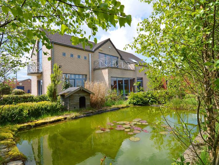 Villa pour 20 personnes, avec piscine et terrasse ainsi que jardin et sauna, adapté aux familles à Waimes