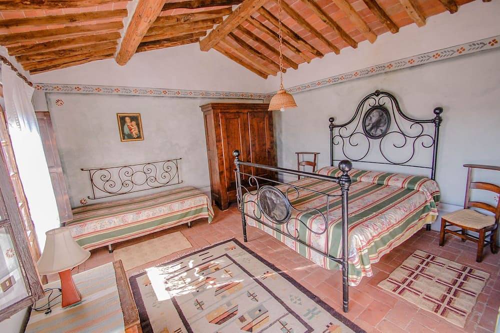 House with private pool and stunning panoramic views 20km from Pisa, Lucca, sea in Buti, Pisa Provinz