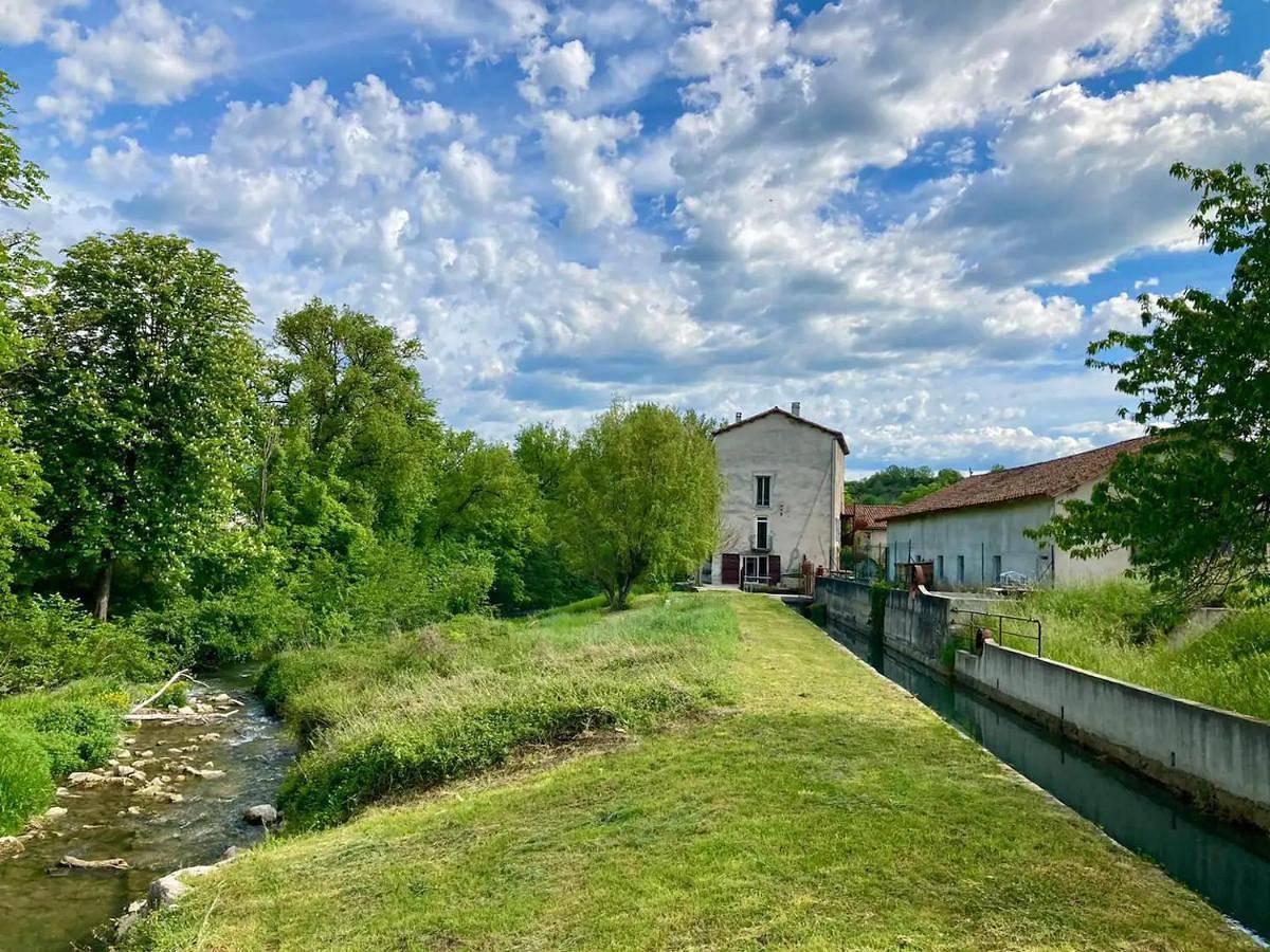 Double Room with Private Bathroom in Saint-Georges-de-Luzençon, Parc naturel régional des Grands Causses