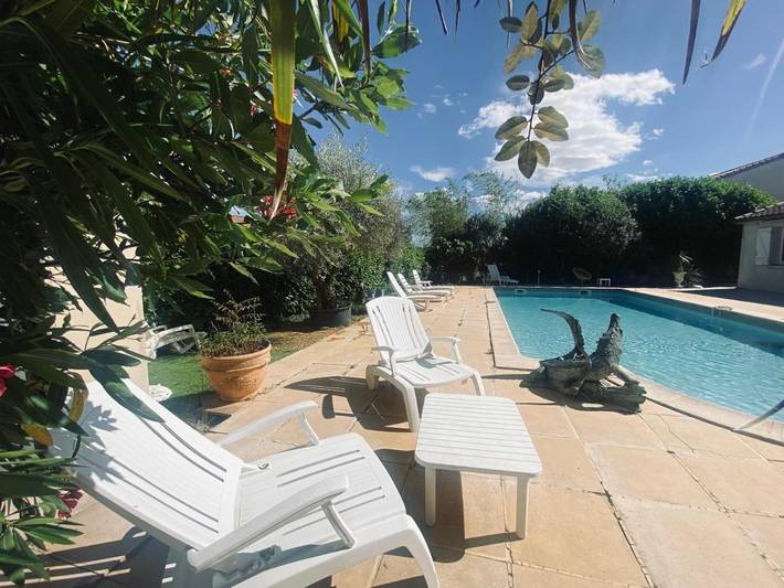 Location de vacances pour 10 personnes, avec Terrasse ainsi que Jardin et Piscine à La Salvetat-Saint-Gilles - 2