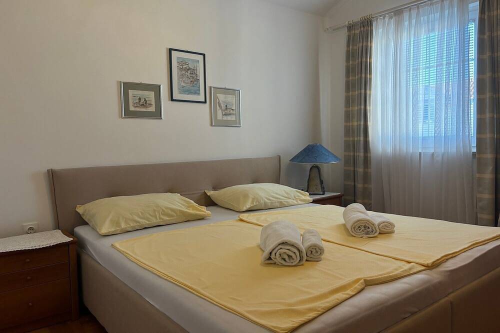 Ganze Wohnung, 1-Zimmer-Ferienwohnung mit Terrasse und Meerblick Kukljica, Ugljan (A-24795-a) in Kukljica, Insel Ugljan