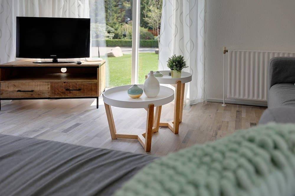 Beleef een onvergetelijke vakantie in onze gezellige Cozy Lodges, perfect voor 4 tot 5 personen! Deze vrijstaande accommodaties van ± 60m² bieden volop ruimte en comfort, gelegen op een prachtig perceel midden in de Veluwse natuur. in Harderwijk, Veluwe