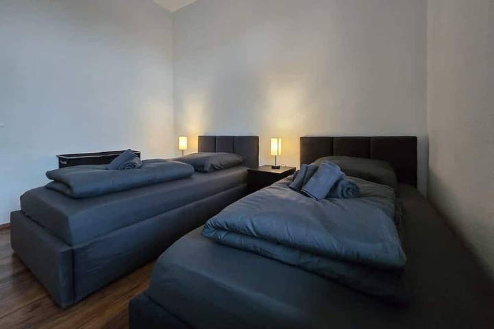 Ganze Wohnung, Alpha Apartments: 2 Sz + Terrasse, grünes Viertel in Krefeld, Niederrhein