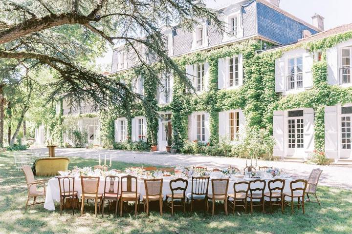 Gîte pour 15 personnes, avec Terrasse et Jardin ainsi que Piscine et Vue à Mazerolles-du-Razès