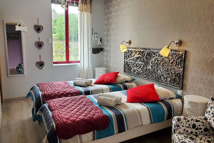 Location de vacances pour 11 personnes, avec balcon et jardin à Saint-Julien-de-Peyrolas - 3