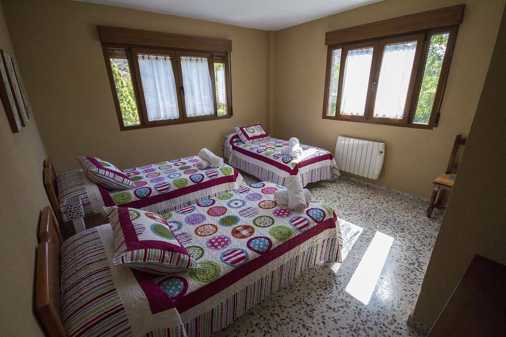 La Casita de Rufo, con piscina, barbacoa y wifi a 10 min del centro de Granada in Entorno de Sierra Nevada, Cenes de la Vega