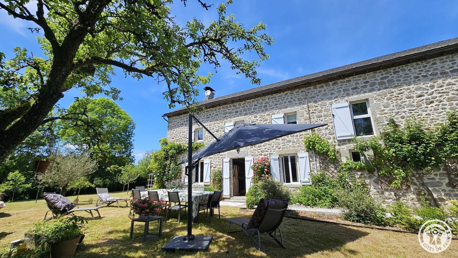 Ferienhaus mit TV, Garten und Internet bei Margerides in Margerides, Ussel und Umgebung