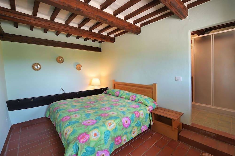 Casa de vacaciones privada con Wifi, jacuzzi, piscina privada, Tv, balcón, mascotas permitida in Paciano, Provincia de Perugia